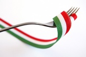 Flagge Italien auf Gabel gewickelt, © © slako - Fotolia.com