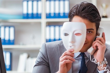 © Adobe Stock Maske, Betrüger, © Adobe Stock