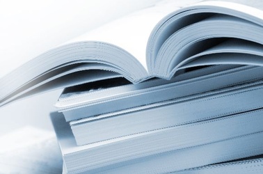 Bücherstapel aufgeschlagenes Buch, © Fotolia_5591039_XL