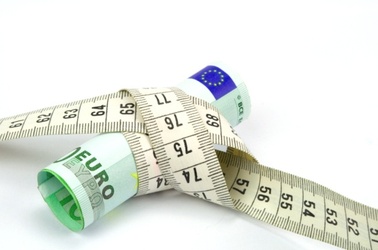 Geldschein 100 Euro Rolle Maßband, © © VRD - Fotolia.com