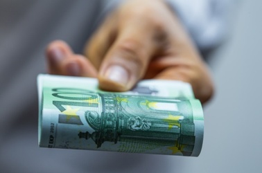 © © vege - Fotolia.com Geldscheine 100 Euro Banknoten, © © vege - Fotolia.com