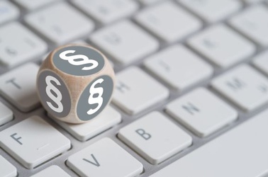 © © fotogestoeber - Fotolia_580px Paragraph Würfel Tastatur, © © fotogestoeber - Fotolia_580px
