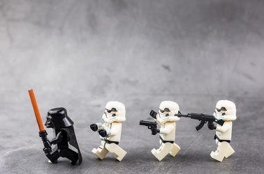 Star Wars Lego Storm Troppers und Darth Vader, © stock.adobe.com - bubbers