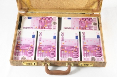 © © underworld - Fotolia Geldscheine 500 Euro Koffer, © © underworld - Fotolia