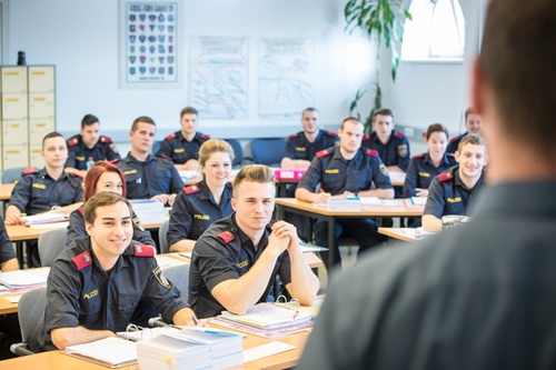 Abbildung: Polizeischüler bei der Ausbildung im Bildungszentrum der Sicherheitsakademie in Wien, © BMI/Gerd Pachauer