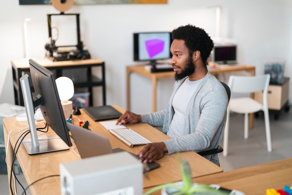 Digitale Arbeit und virtuelle Überlassung, © stock.adobe.com - Studio Marmellata