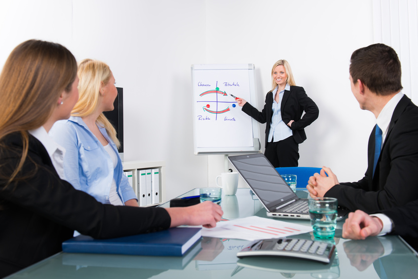 Personen Seminar Flipchart, © Picture-Factory - Fotolia.com.jpg